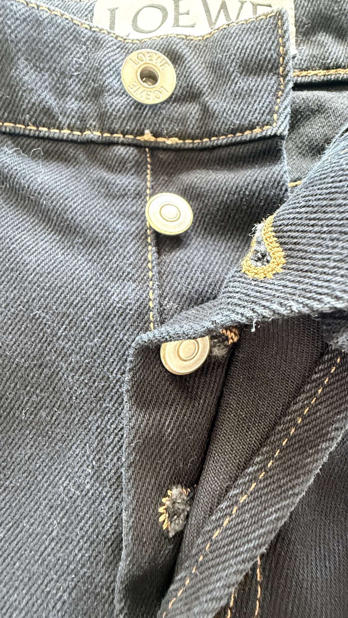 Rovné džínsy Loewe s vysokým pásom a koženými vreckami Anagram