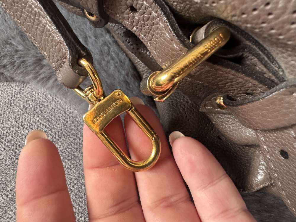 Louis Vuitton Mahina L