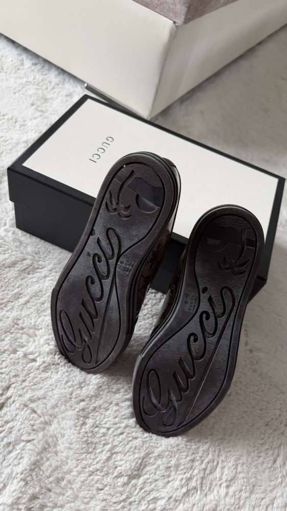 Dámske kožené tenisky Gucci GG Crystal, veľkosť 36 EUR