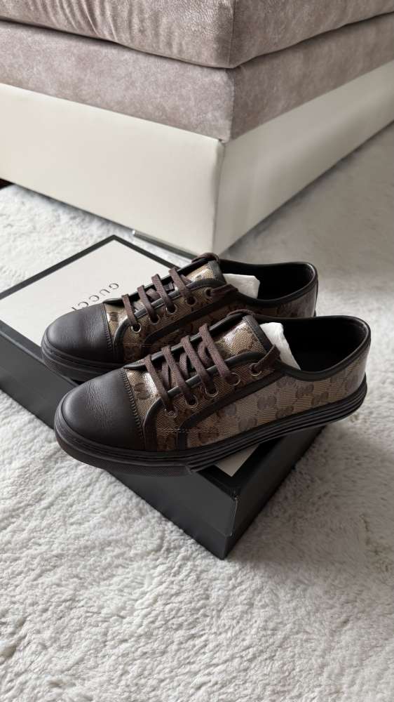 Dámske kožené tenisky Gucci GG Crystal, veľkosť 36 EUR