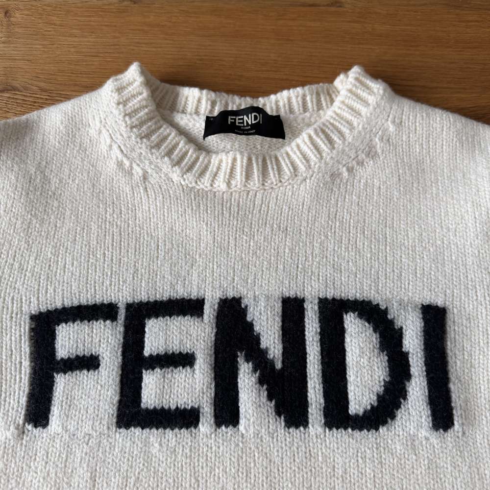 Fendi pánsky sveter