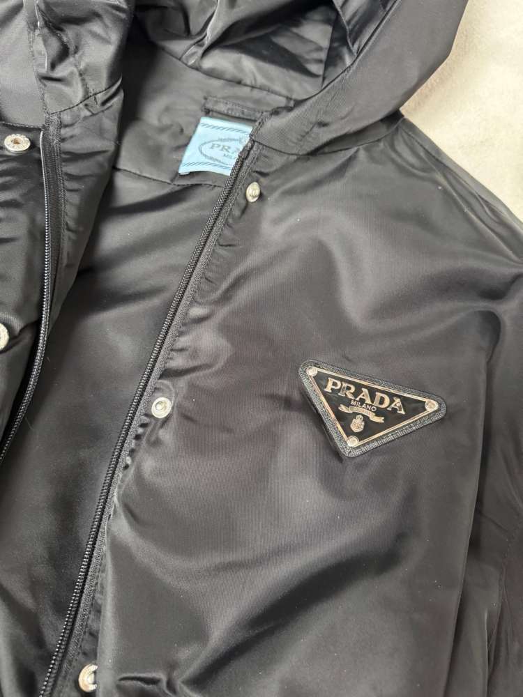 Prada nenosena prechodná Bunda s