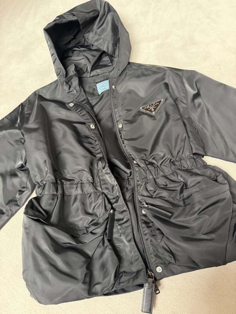 Prada nenosena prechodná Bunda s