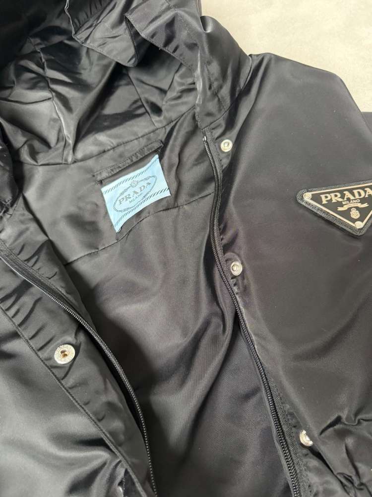 Prada nenosena prechodná Bunda s