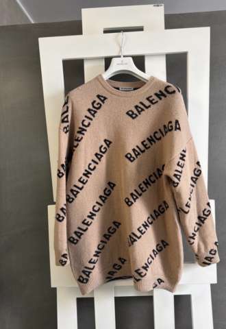 https://www.vipluxury.sk/Balenciaga sveter