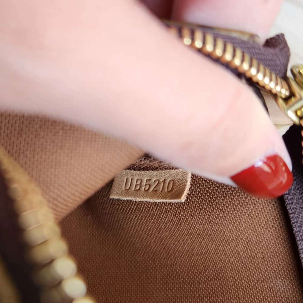 Louis Vuitton Pochette s popruhem