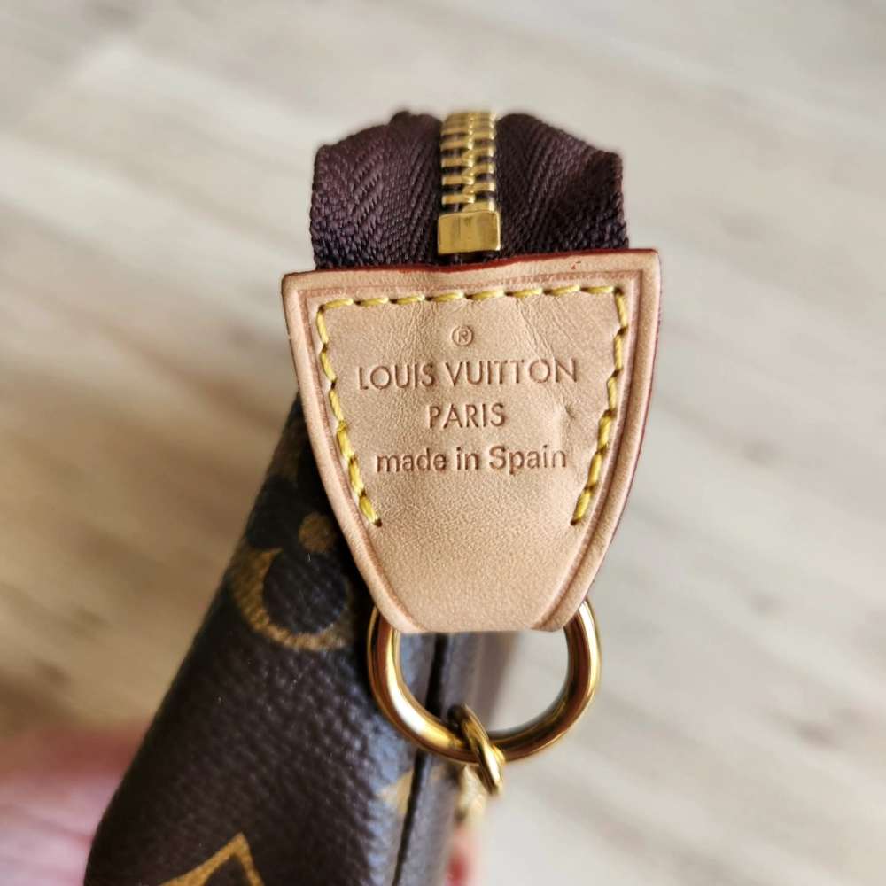 Louis Vuitton Pochette s popruhem