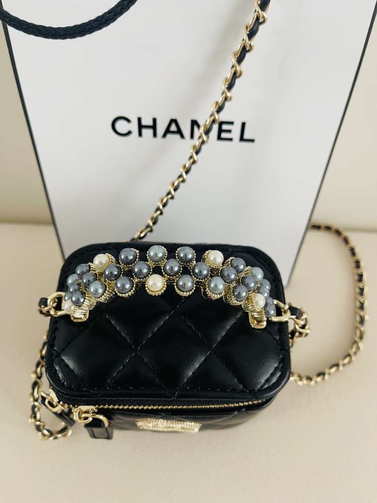 CHANEL BEAUTY KABELKA/KOZMETICKÝ KUFRÍK