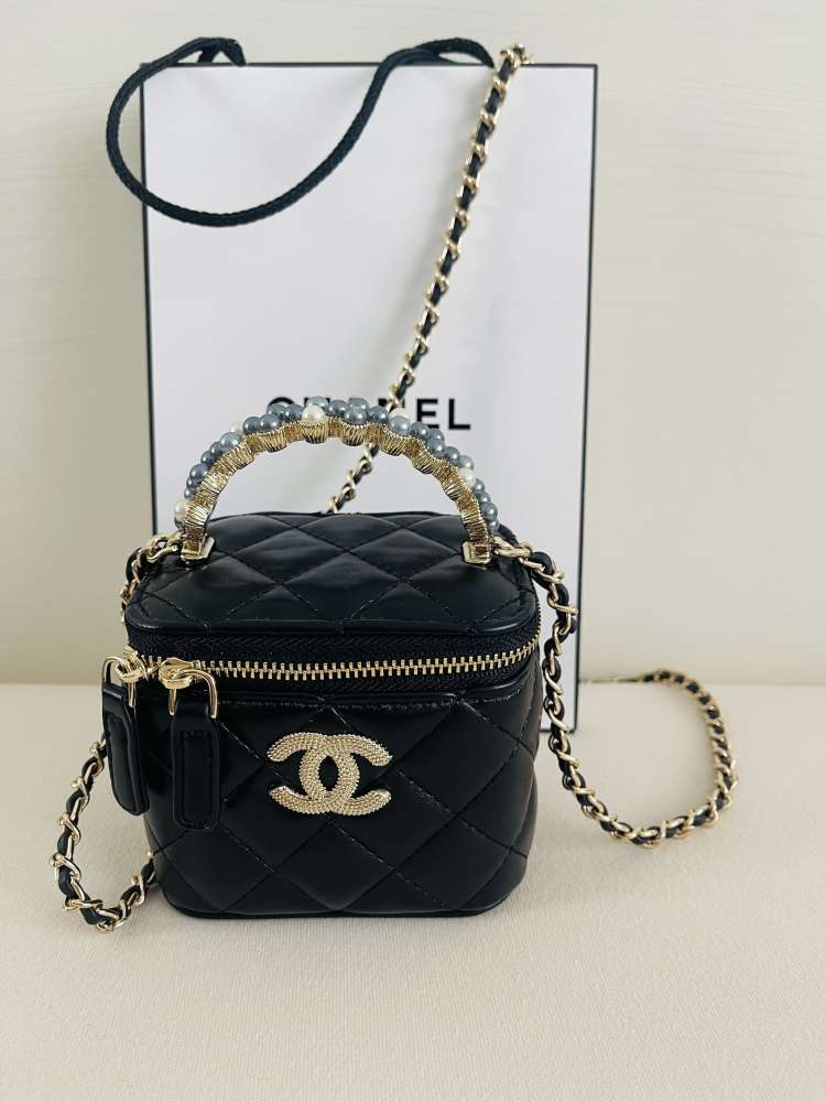 CHANEL BEAUTY KABELKA/KOZMETICKÝ KUFRÍK