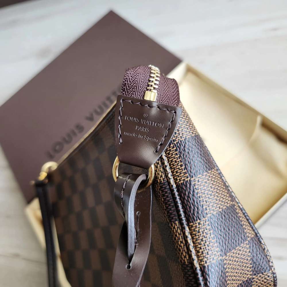 Louis Vuitton Pochette Accessoires NM