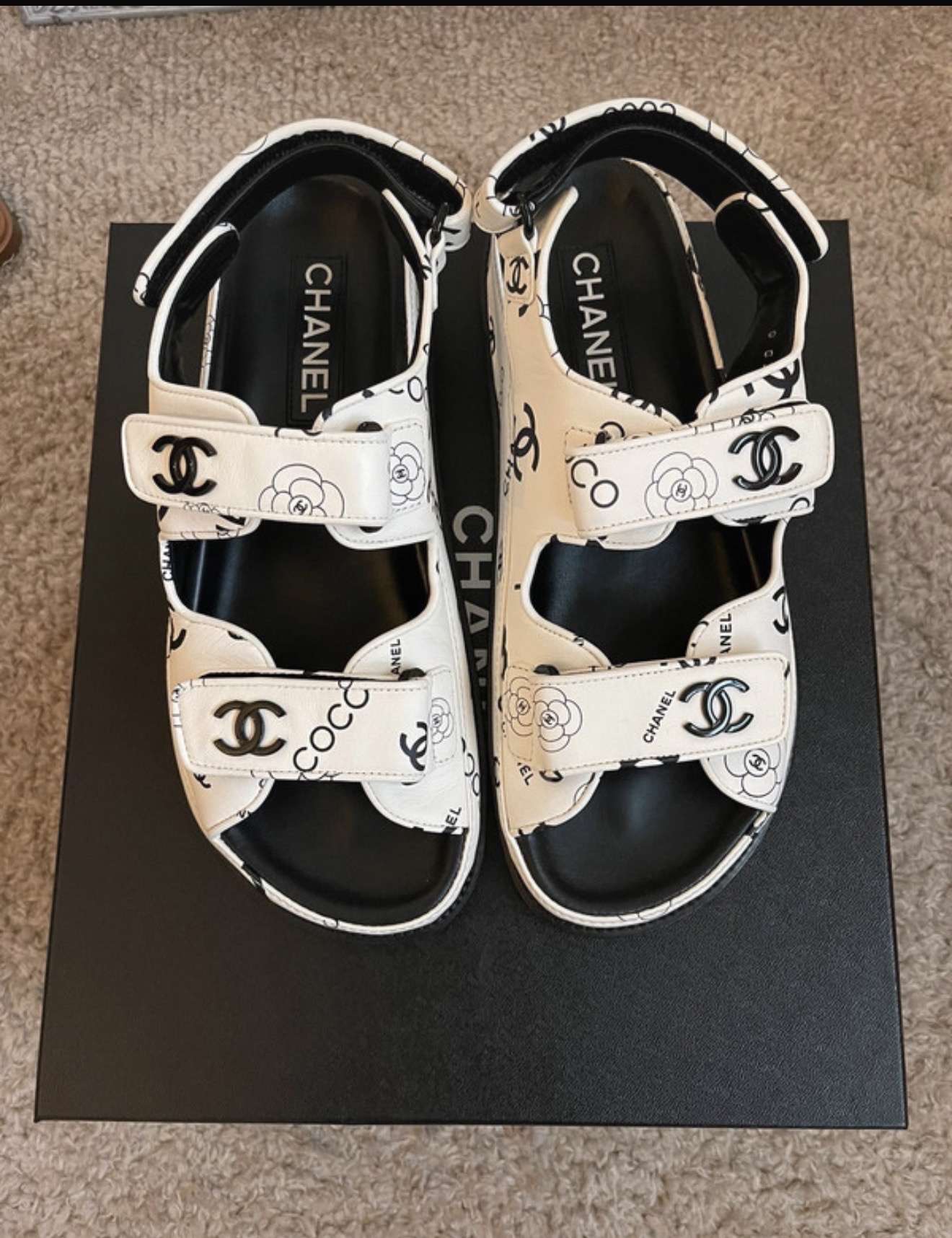 Chanel sandalky