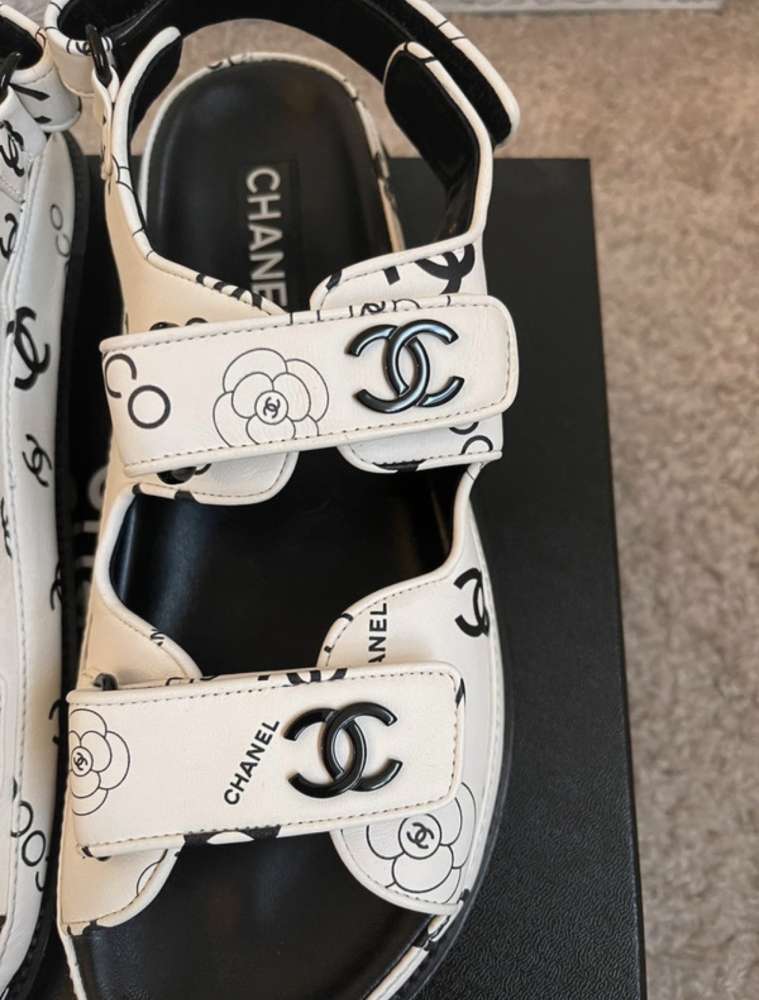 Chanel sandalky