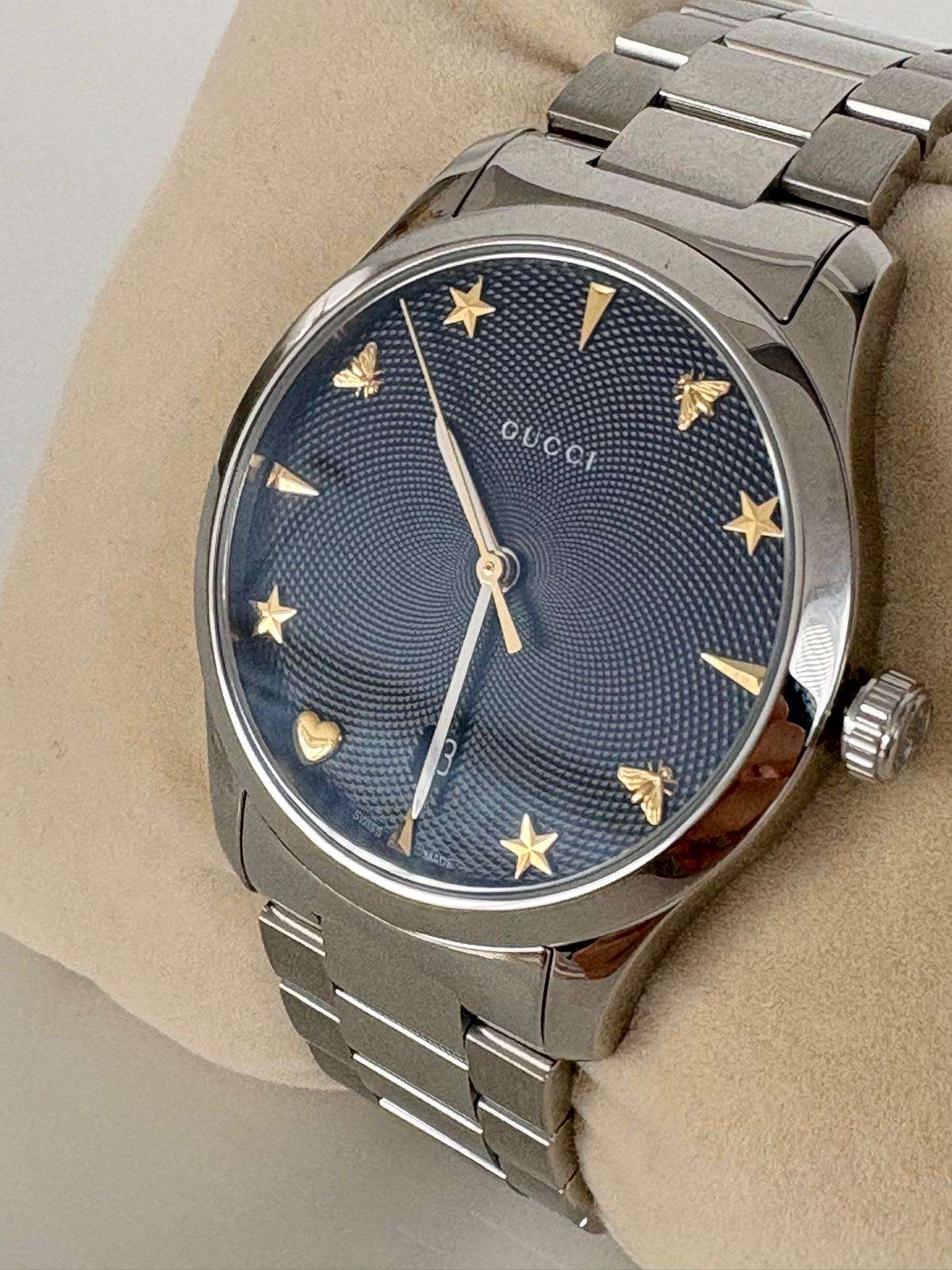 Gucci G-Timeless Iconic – Oceľ / Čierny Guilloché Ciferník