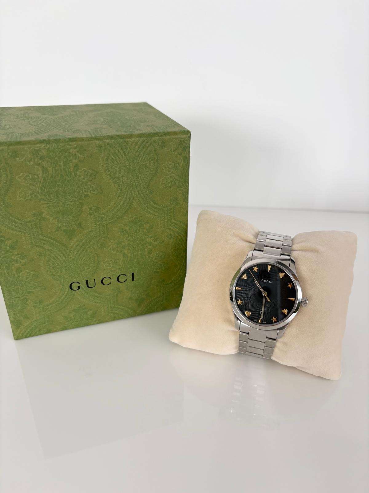 Gucci G-Timeless Iconic – Oceľ / Čierny Guilloché Ciferník