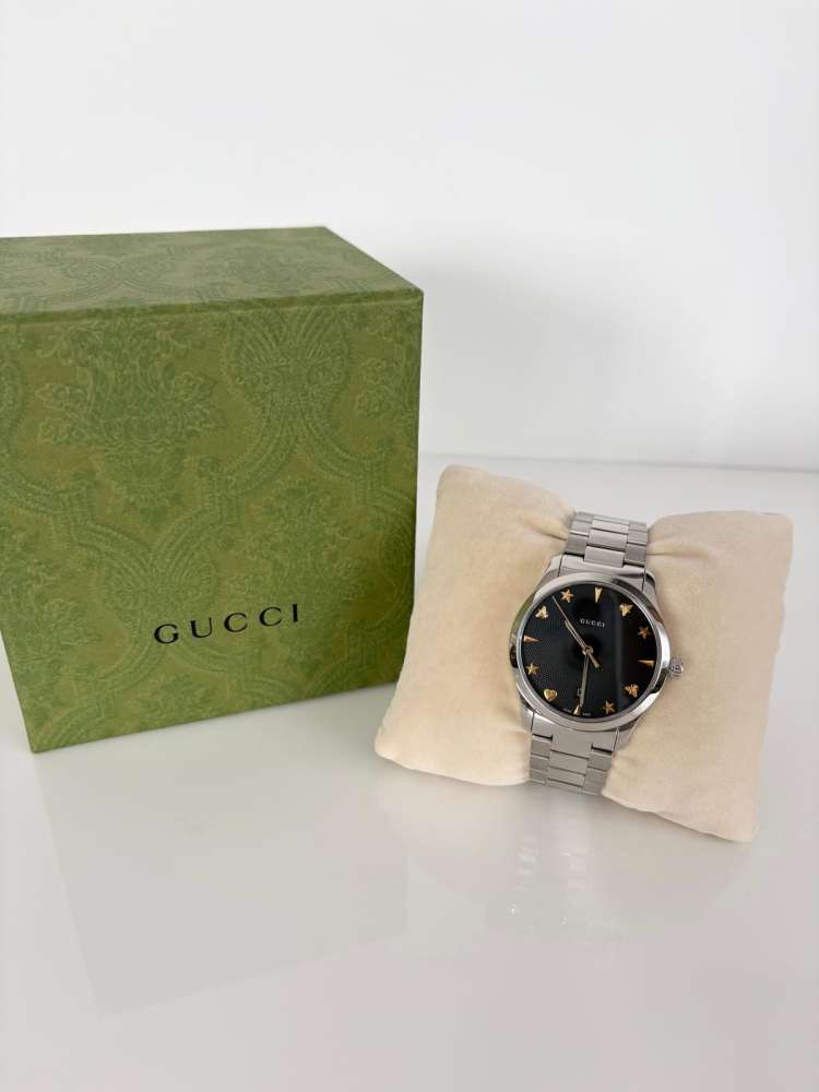 Gucci G-Timeless Iconic – Oceľ / Čierny Guilloché Ciferník