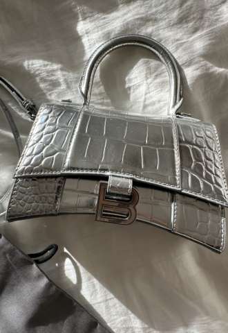 https://www.vipluxury.sk/Balenciaga Hourglass Top handle bag