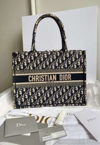 https://www.vipluxury.sk/Dior tote bag