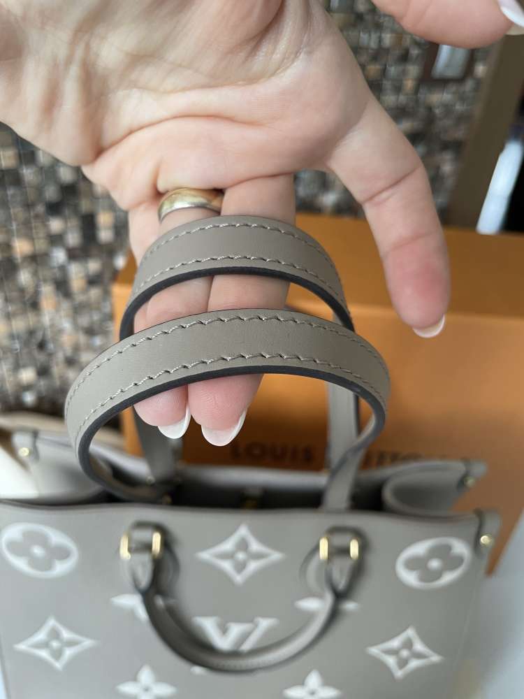 Louis Vuitton OnTheGo MM leather