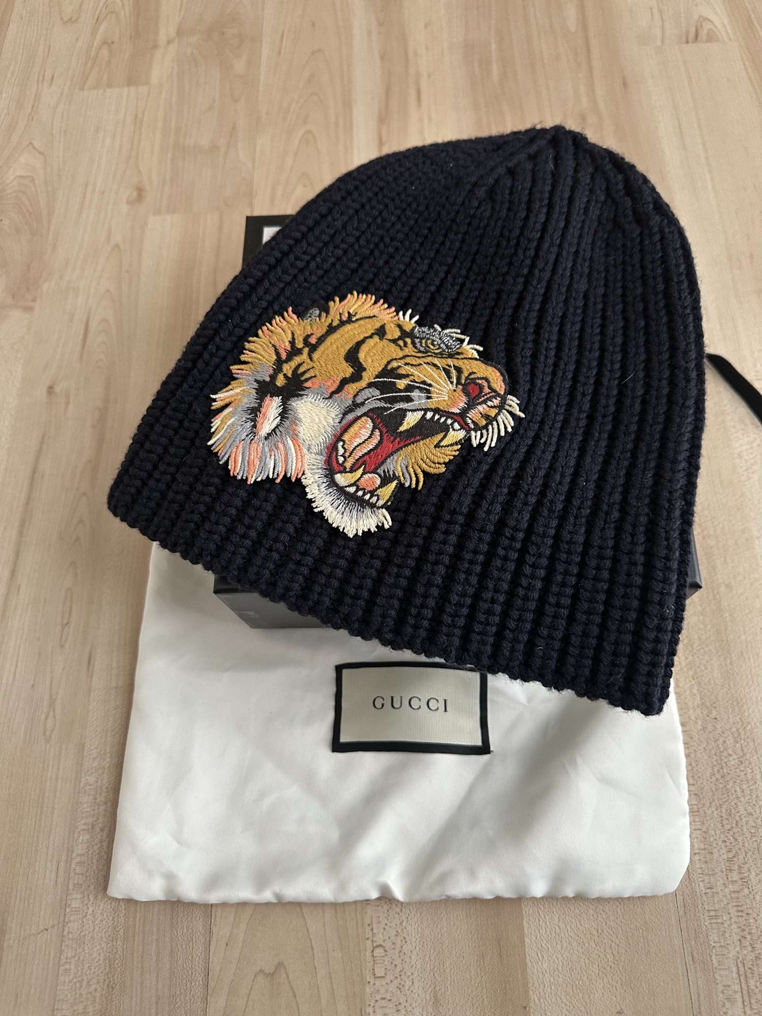 Gucci tiger patch beanie marine blue