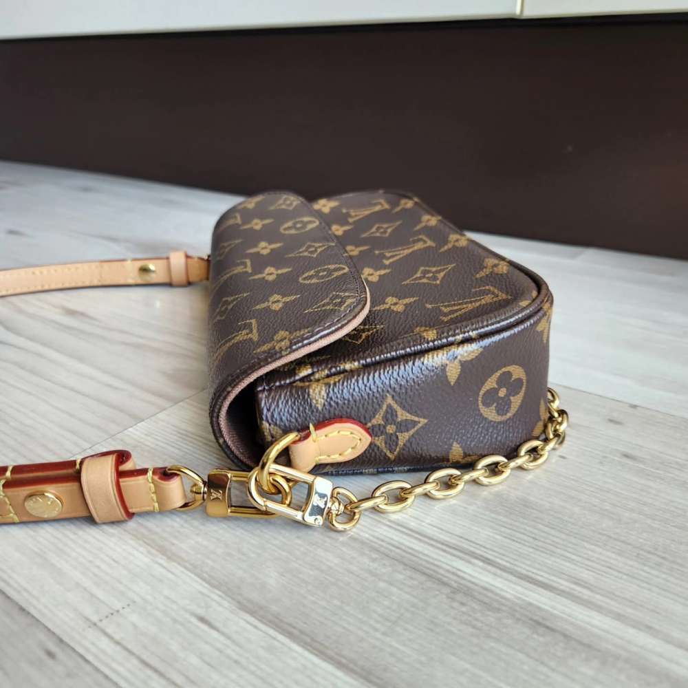 Louis Vuitton Ivy