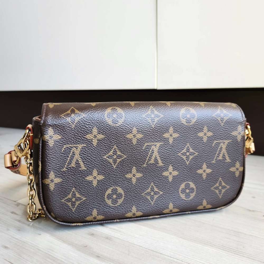 Louis Vuitton Ivy