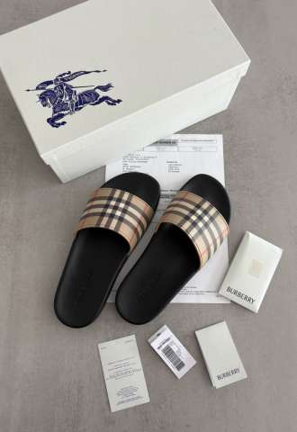 https://www.vipluxury.sk/Burberry Furley slide sandals, pc 350€