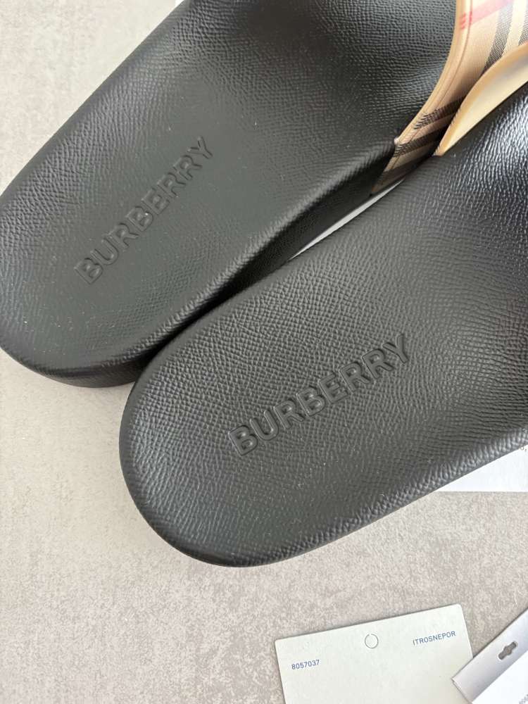 Burberry Furley slide sandals, pc 350€