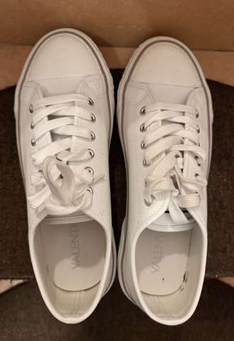 https://www.vipluxury.sk/Tenisky latkove Valentino