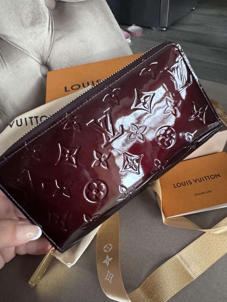 Louis Vuitton Zippy Wallet