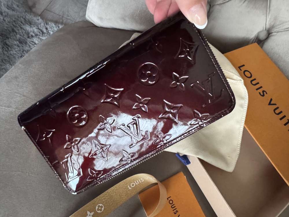 Louis Vuitton Zippy Wallet