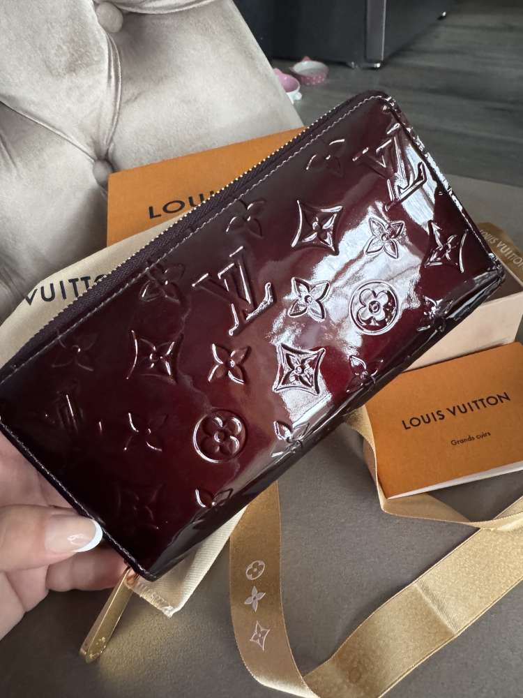 Louis Vuitton Zippy Wallet