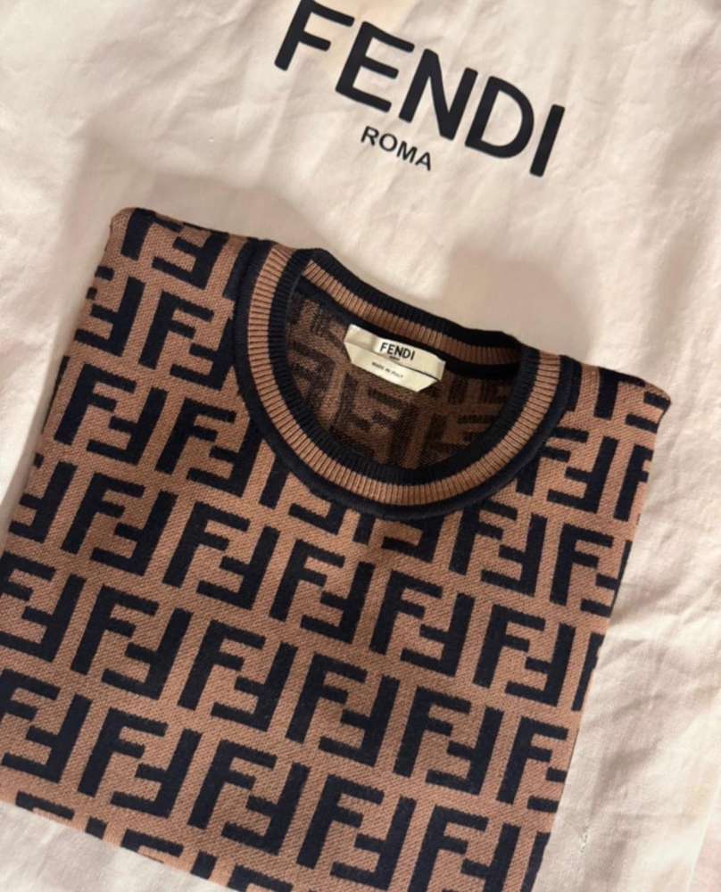 Fendi sveter