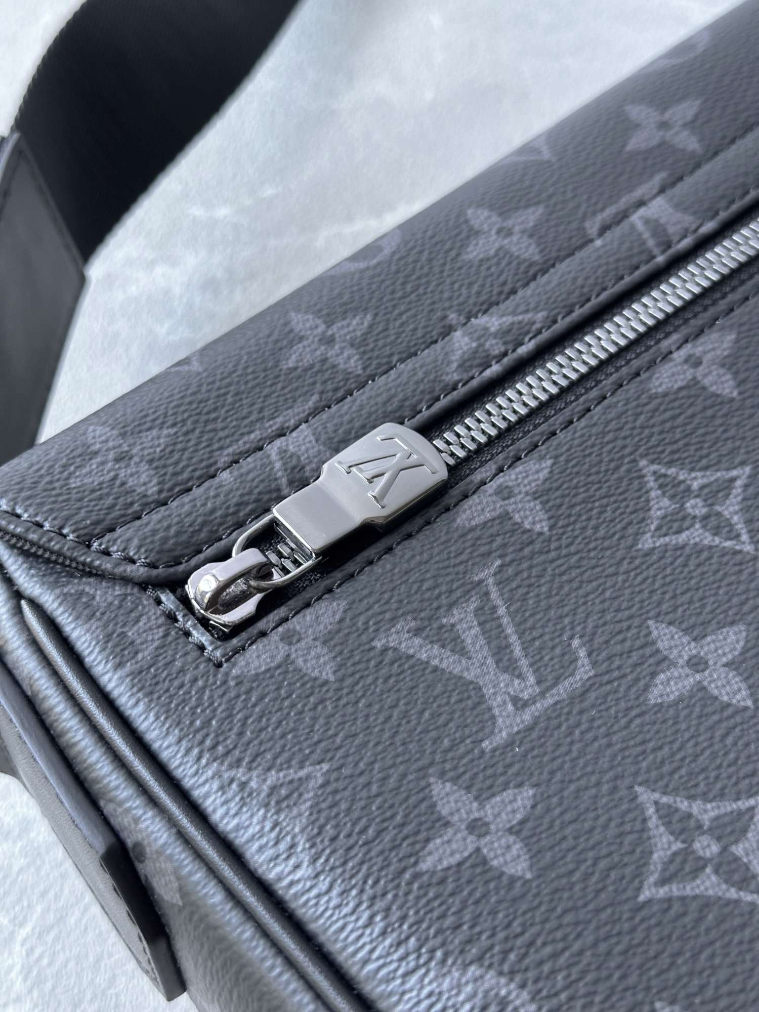 LOUIS VUITTON District PM pánska taška