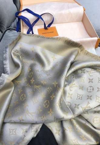 https://www.vipluxury.sk/LOUIS VUITTON SHAWL