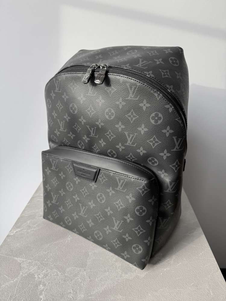 LOUIS VUITTON Discovery Monogram pánsky ruksak