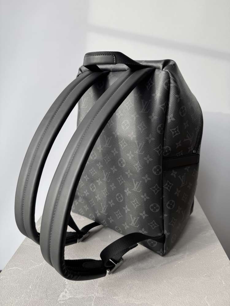 LOUIS VUITTON Discovery Monogram pánsky ruksak