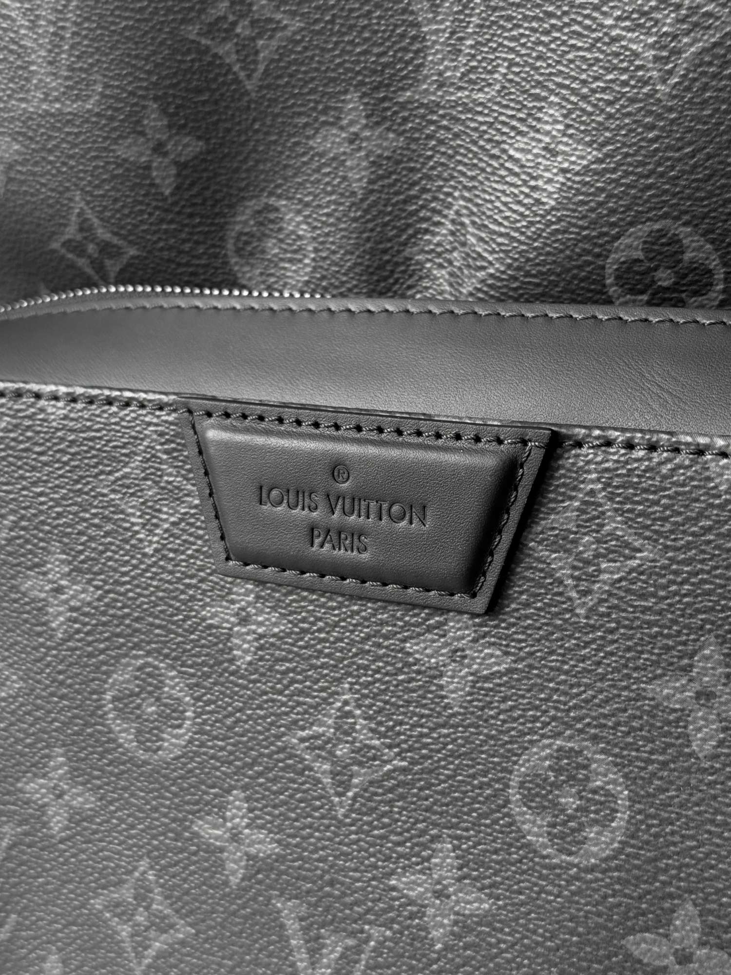 LOUIS VUITTON Discovery Monogram pánsky ruksak