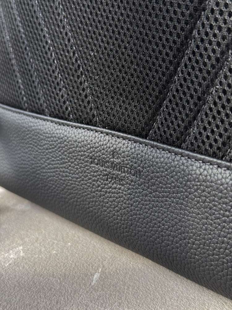 LOUIS VUITTON Aerogram Takeoff pánsky ruksak