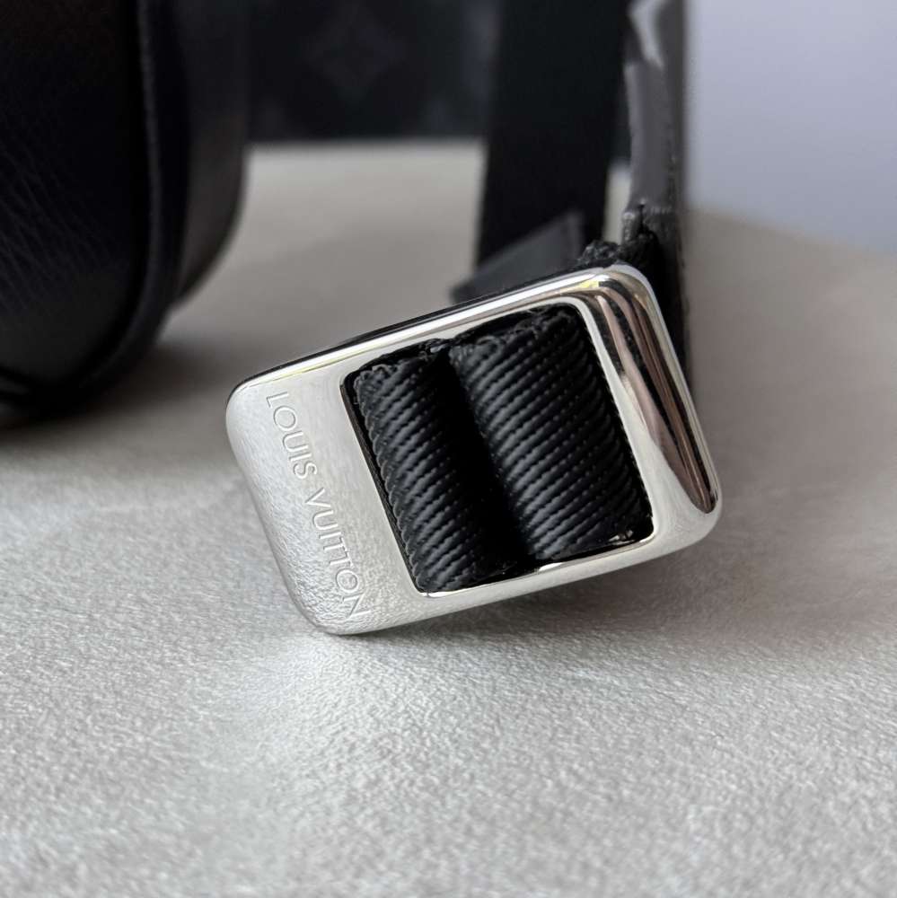 LOUIS VUITTON Outdoor Bumbag taška