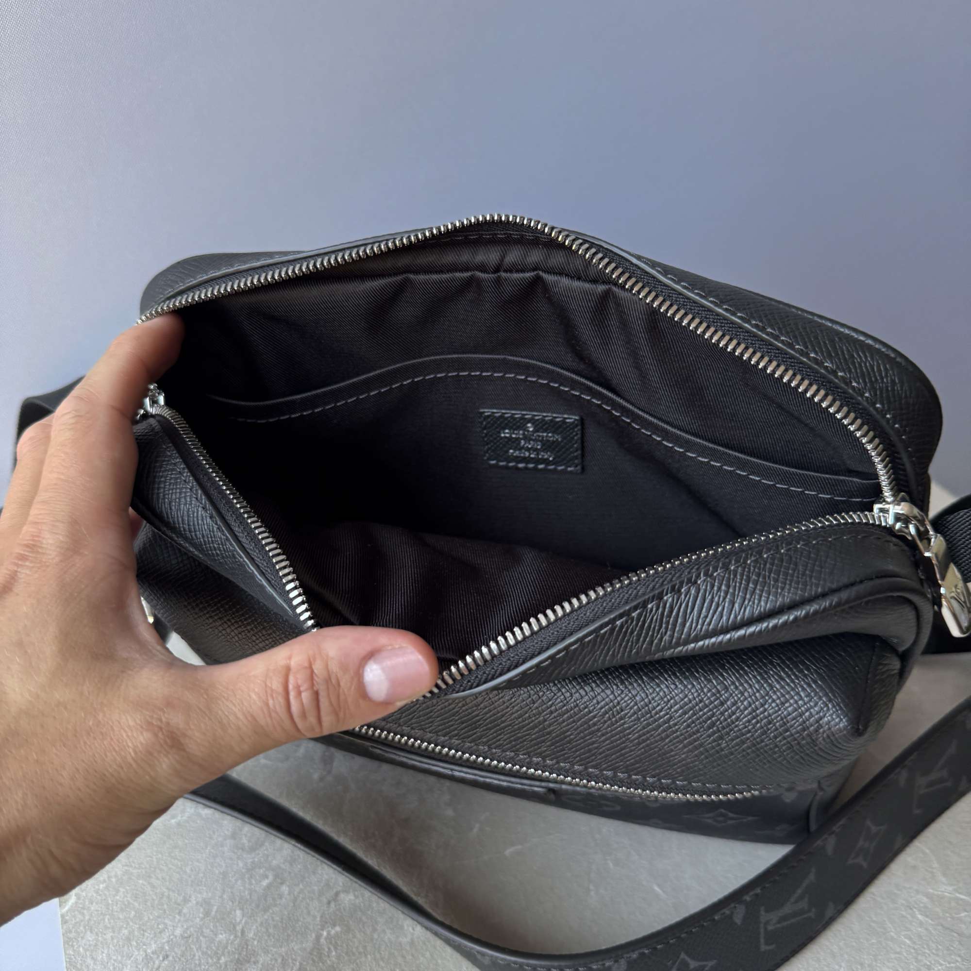 LOUIS VUITTON Outdoor Bumbag taška