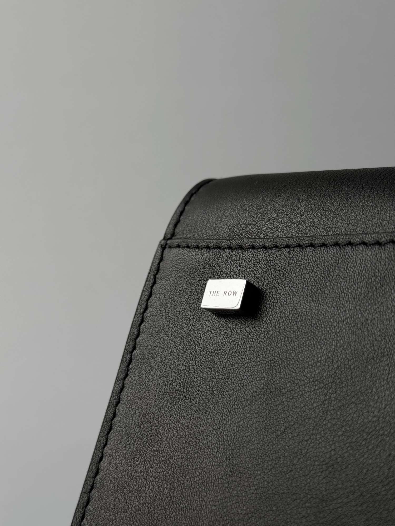 THE ROW Margaux 10 čierna taška kabelka