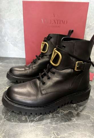 https://www.vipluxury.sk/Valentino Logo 35mm combat boots
