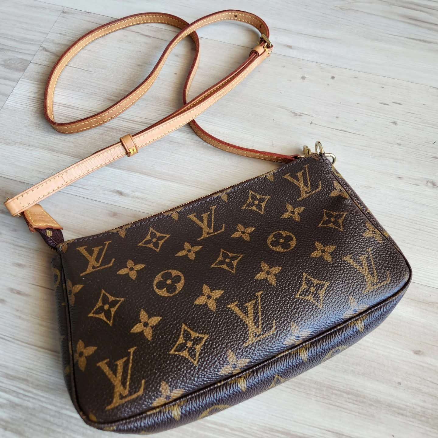 Louis Vuitton Pochette Accessoires