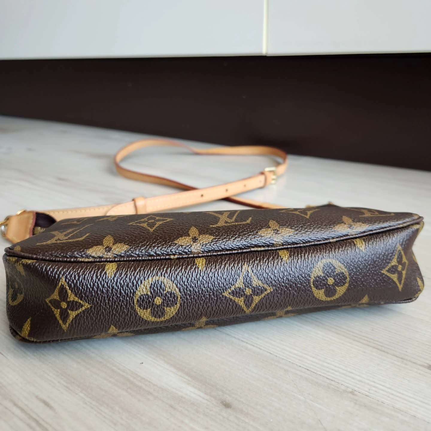 Louis Vuitton Pochette Accessoires
