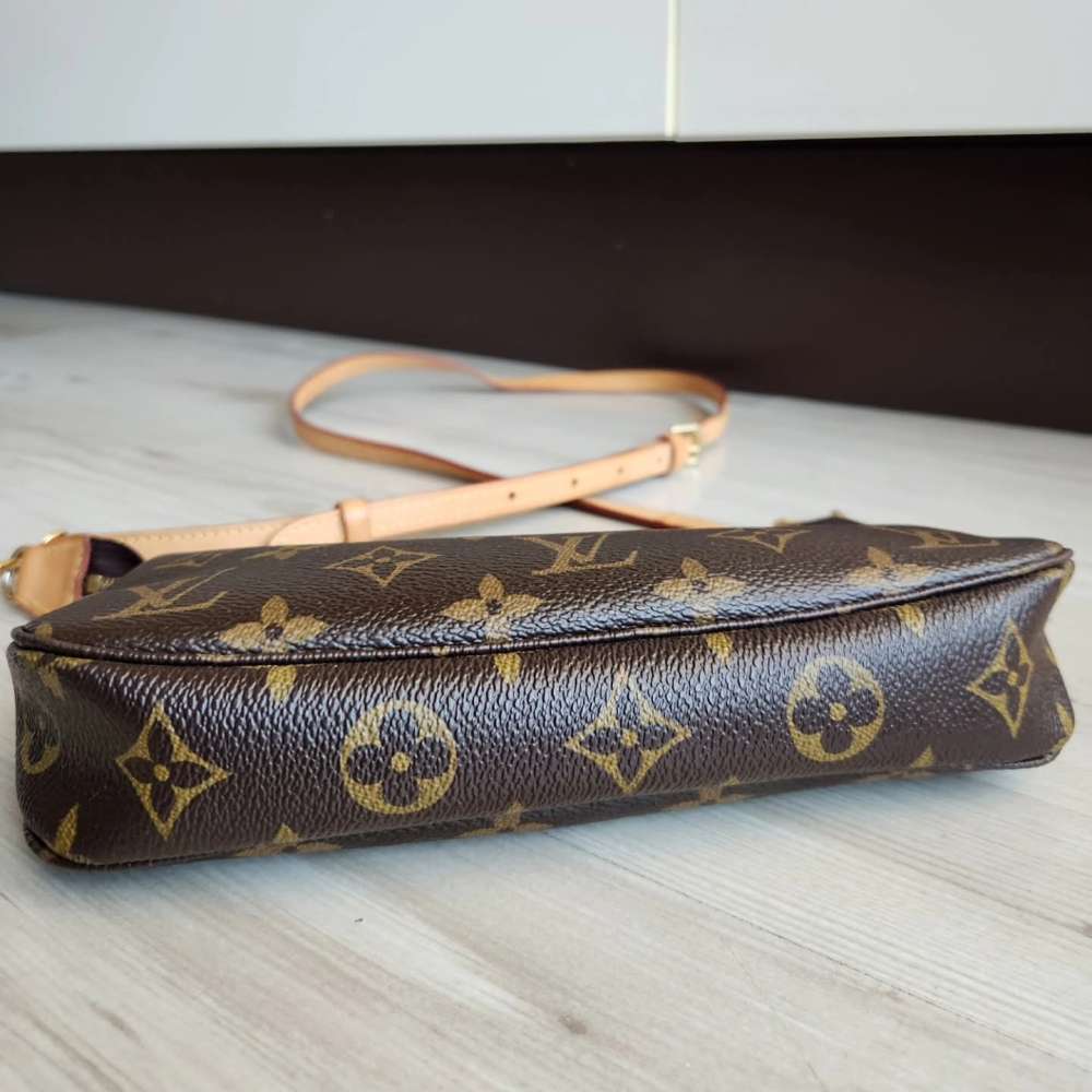 Louis Vuitton Pochette Accessoires