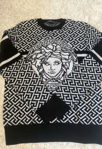 https://www.vipluxury.sk/Versace sveter