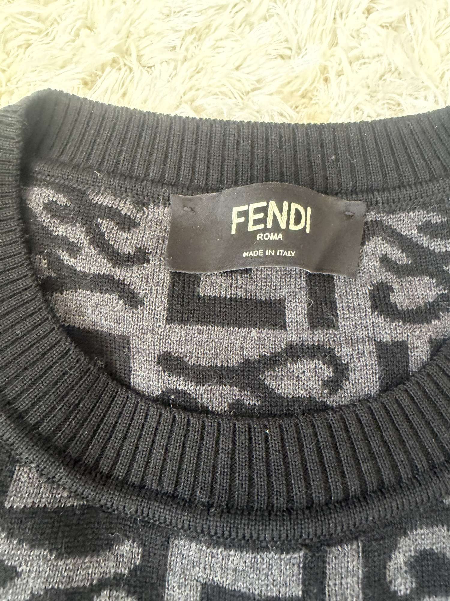 Fendi sveter