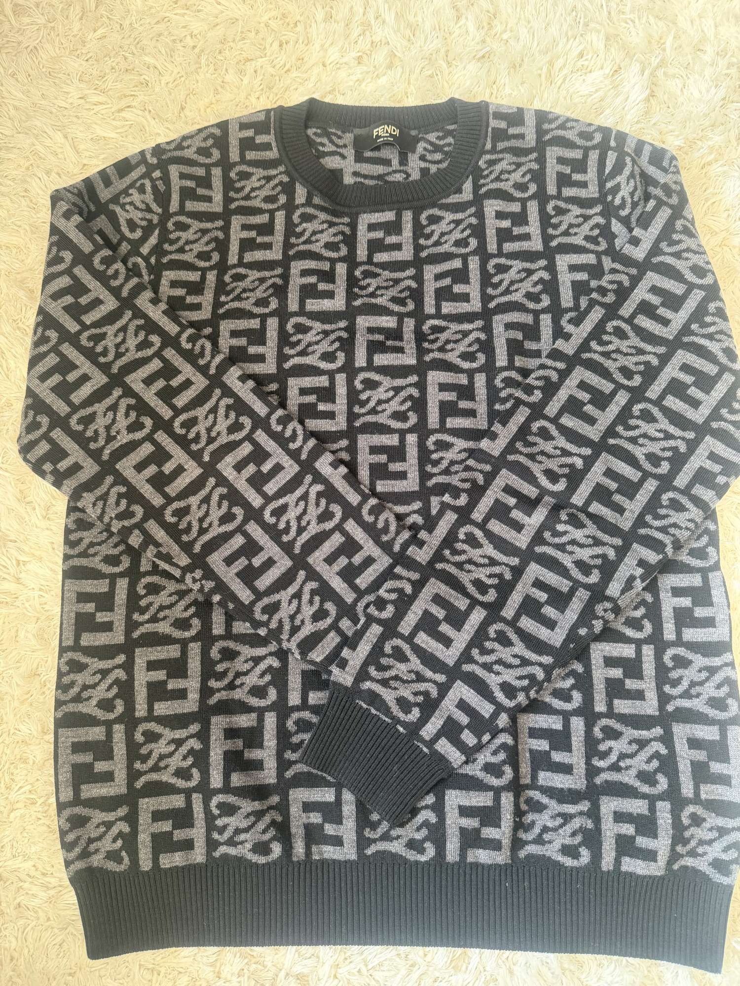 Fendi sveter