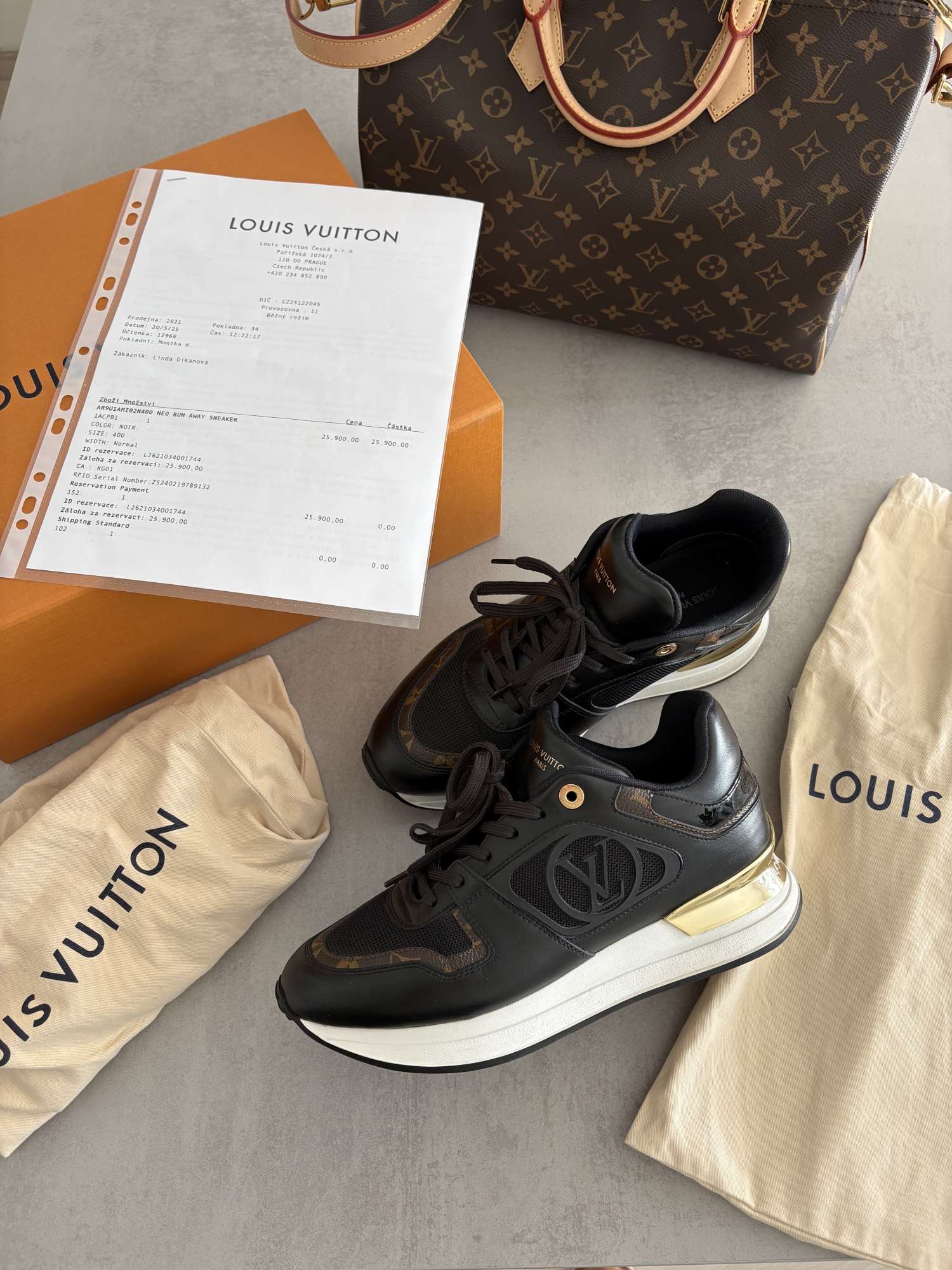 Louis Vuitton Neo Run Away tenisky, pc 25900 kč