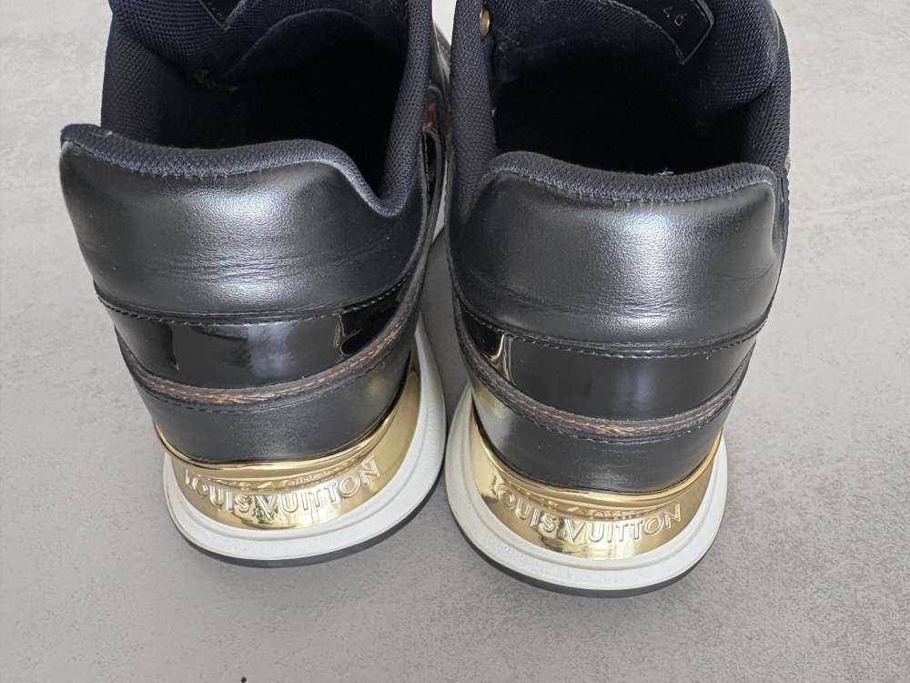 Louis Vuitton Neo Run Away tenisky, pc 25900 kč